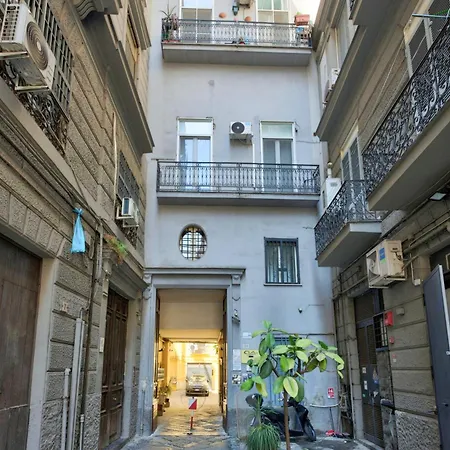 Apartment Il Corti-letto Ai Tribunali Neapel
